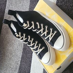 NEW Yellowbox Vasaree Sneaker